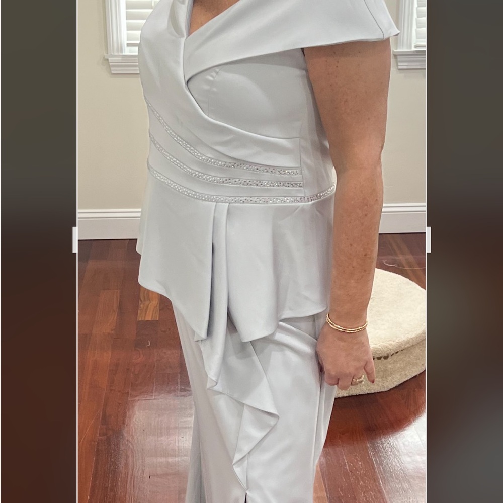 💕Montage by Mon Cheri ice gray mother of bride dress with matching shawl - Picture 2 of 16